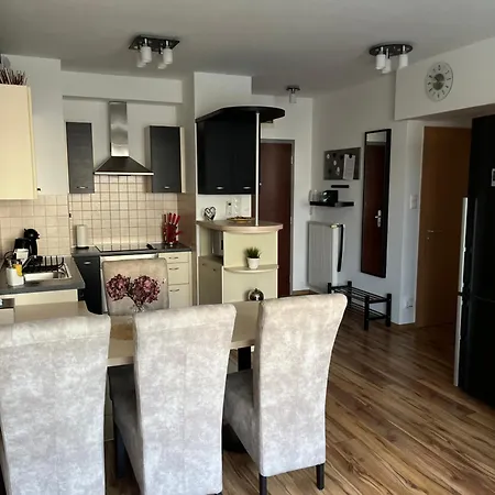 Danube Terrace With 2 Bedroom With Free Air Conditioner And Private Parking *