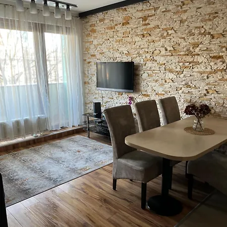 Danube Terrace With 2 Bedroom With Free Air Conditioner And Private Parking *